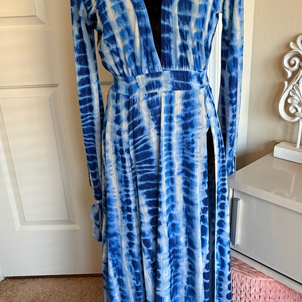 Elegant Blue Tie-Dye Maxi Dress